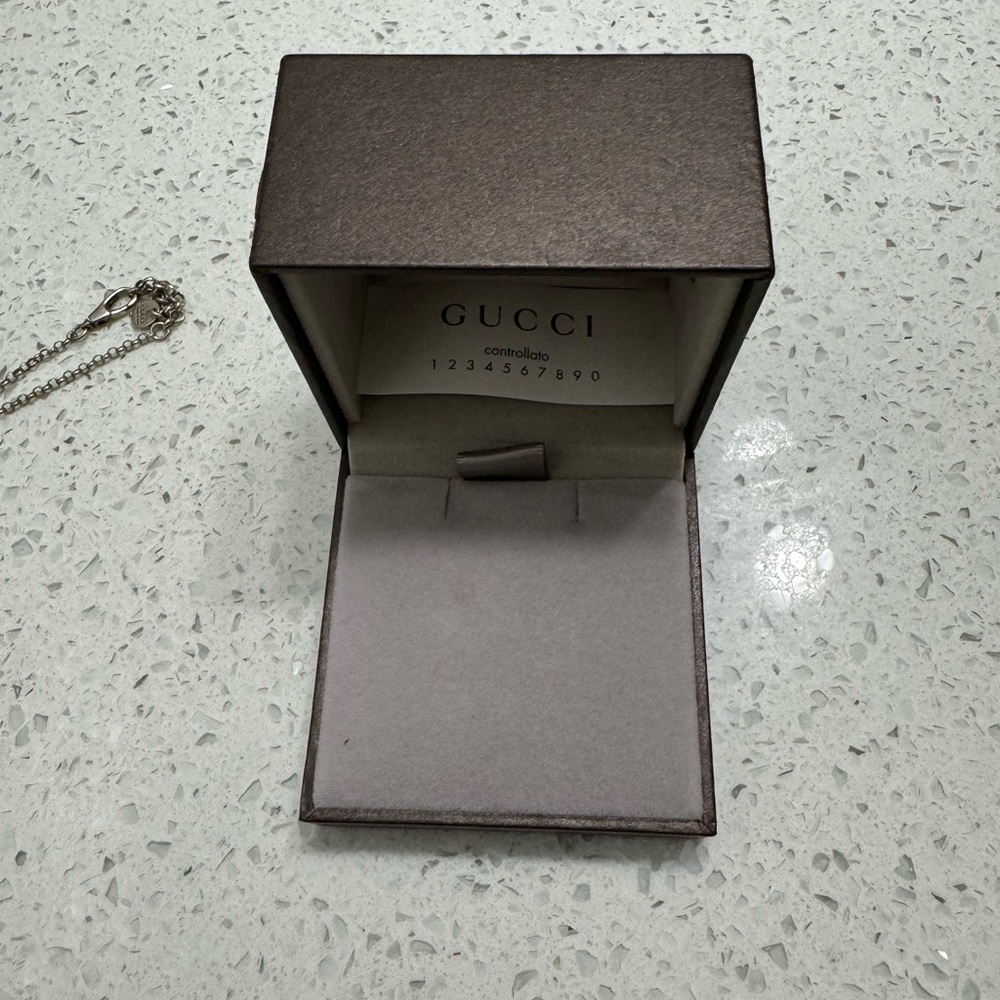 Gucci Blind for Love Necklace - Picture 6 of 13